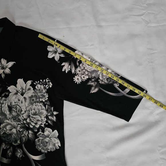 Modelia Women's Floral Print Kimono W/ Inner Sleeveless Blouse Black Size Medium - Picture 12 of 15